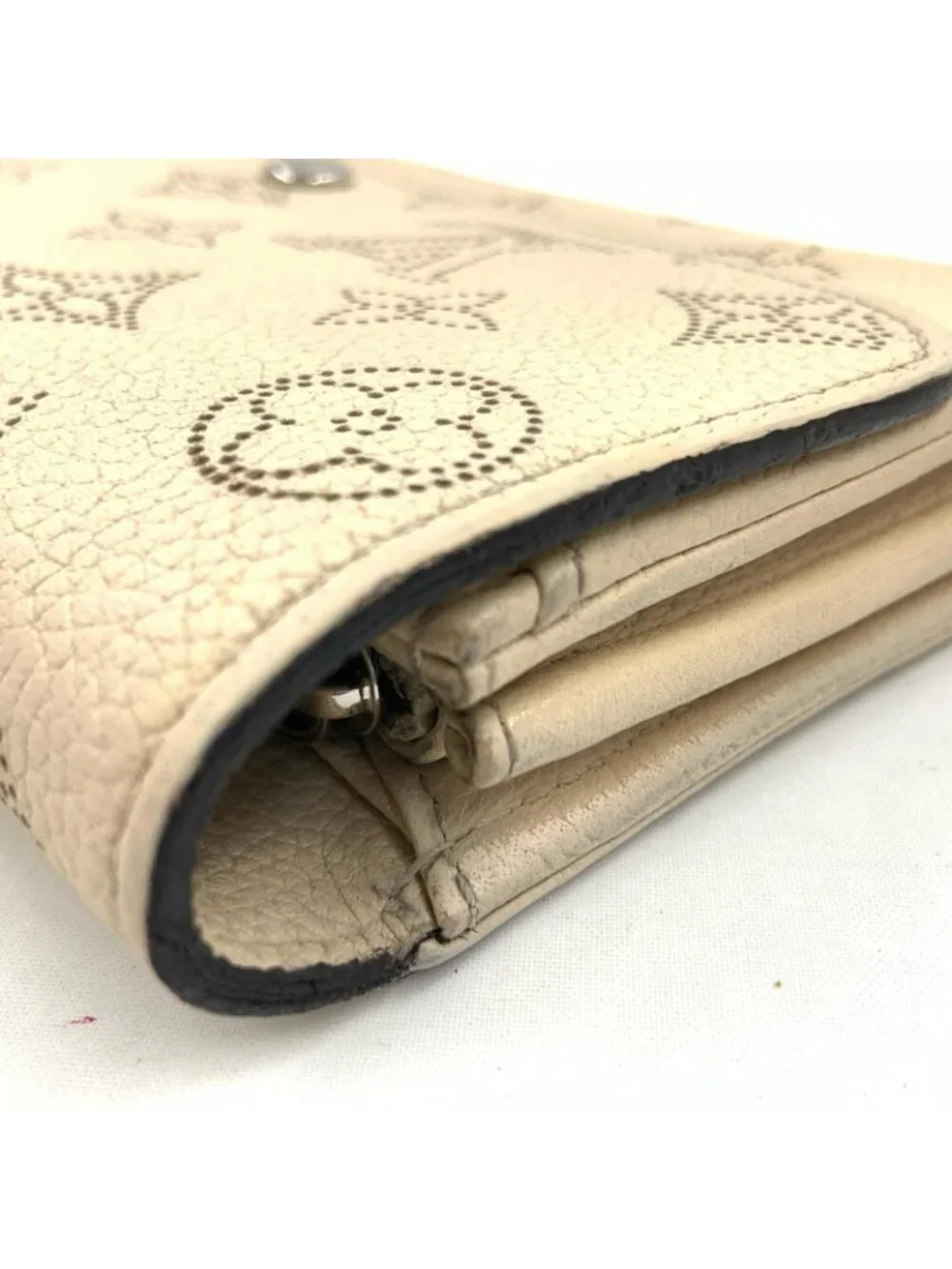 Louis Vuitton Mahina Portefeuille Iris Bifold Wallet Ivory